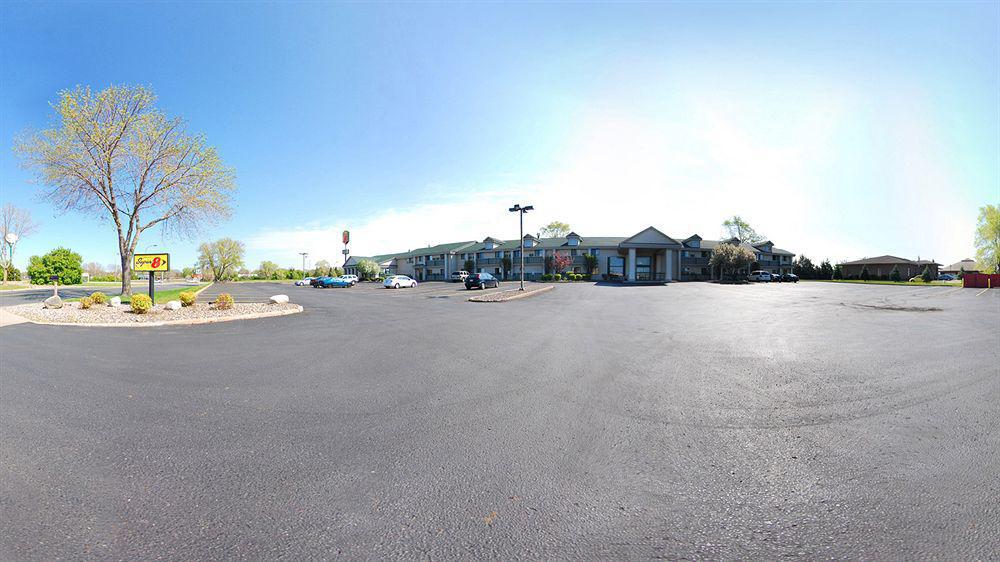 Hotel Super 8 By Wyndham Hudson Exterior foto